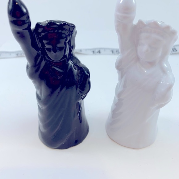 Other - Vintage Shakers Statue of Liberty Salt and Pepper Black and White